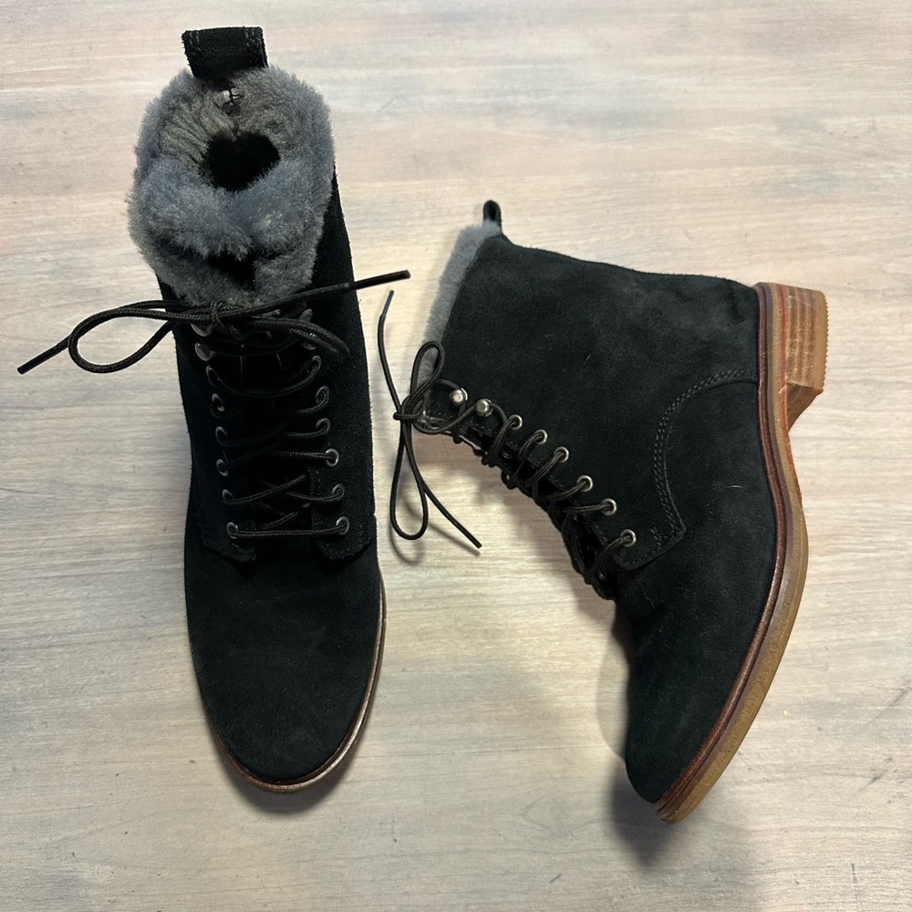 Clarks Black Suede Chukka Boots sz 6.5
